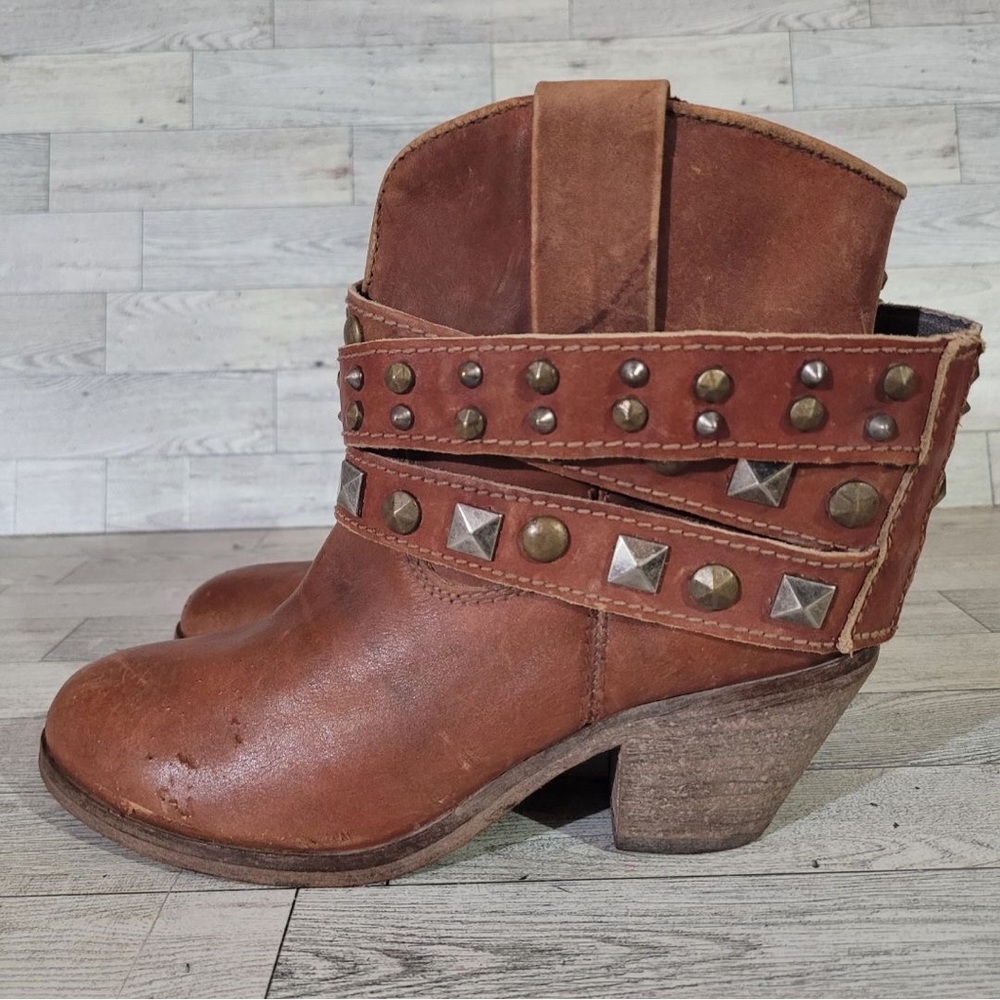 Circle G Tan Ankle Boots with Studded Accents